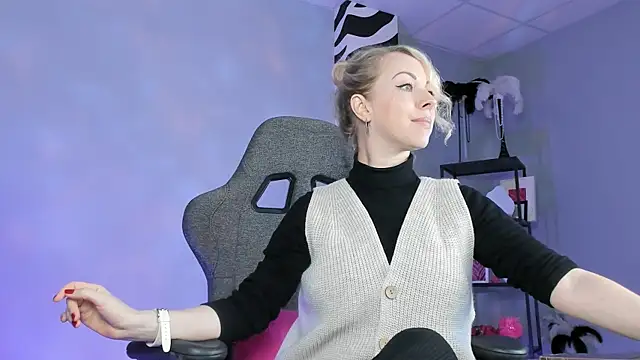 Snapshot of LylithSkye chatting on January 17, 11:26 am LylithSkye online show from January 17, 11:26 am