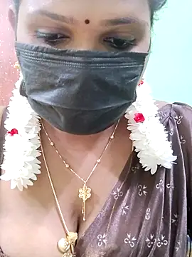 Snapshot of malliga98 chatting on October 3, 6:54 am malliga98 online show from October 3, 6:54 am