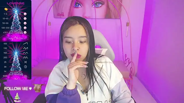 Mia Lopez  online show from December 2, 12:29 pm