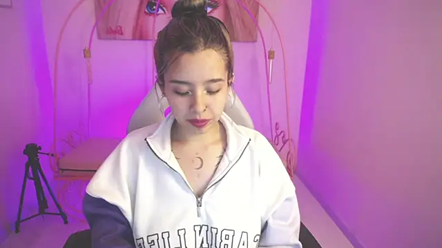 Mia Lopez  online show from December 14, 12:55 pm