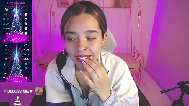 Mia Lopez  online show from December 16, 3:54 pm