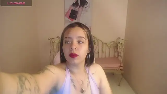 Mia Lopez  online show from January 8, 9:53 am