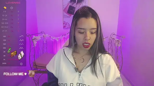 Mia Lopez  online show from January 22, 11:45 am
