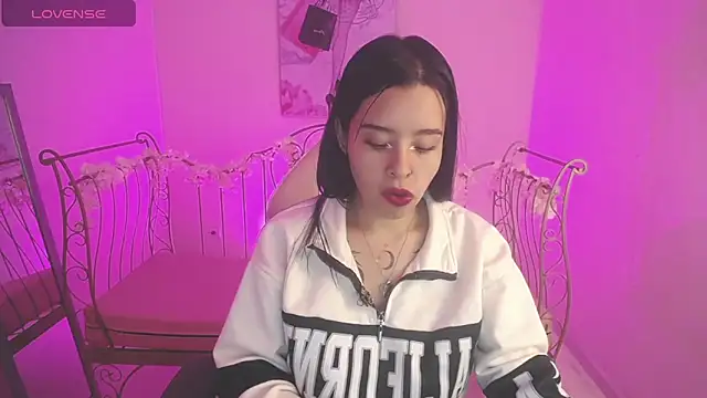 Mia Lopez  online show from January 31, 11:46 am