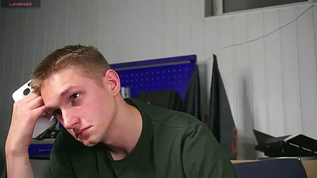 dustyn fox online show from November 4, 4:39 pm