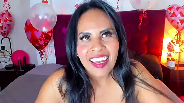 Snapshot of Anthonelaa__ chatting on February 13, 8:27 pm Anthonelaa online show from February 13, 8:27 pm