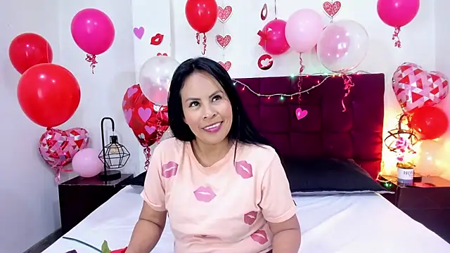 Snapshot of Anthonelaa__ chatting on February 15, 12:47 pm Anthonelaa online show from February 15, 12:47 pm