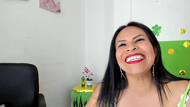 Snapshot of Anthonelaa__ chatting on March 16, 7:51 pm Anthonelaa online show from March 16, 7:51 pm