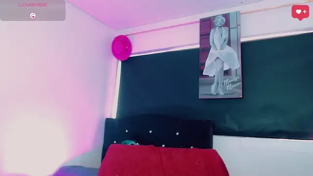 Kendall hornyy online show from June 16, 8:22 pm