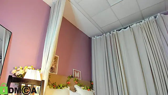 Dearly Emily online show from November 17, 5:30 pm