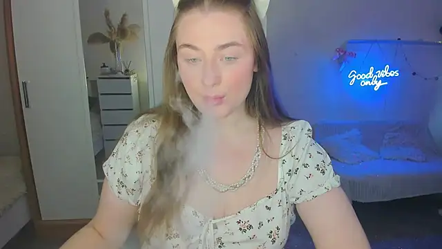 Demure Smile online show from February 9, 7:16 am