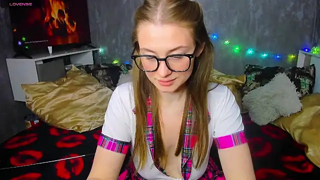 Demure Smile online show from November 12, 4:18 pm