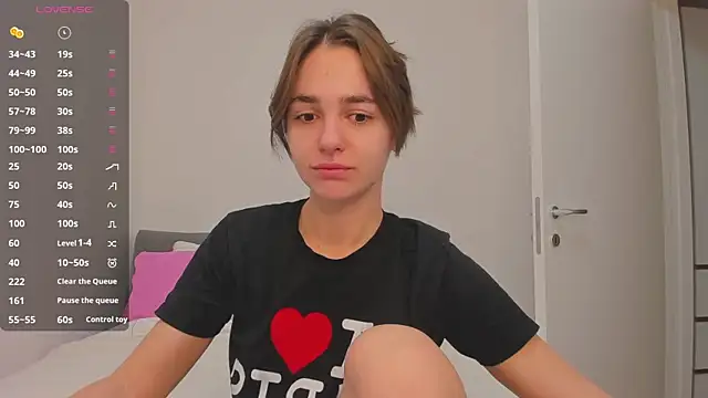 JudyAngil online show from December 3, 6:54 am