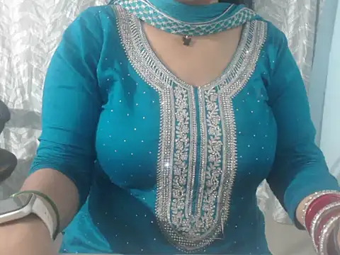 cute-priy online show from January 23, 5:13 am