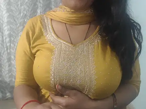 cute-priy online show from February 10, 5:47 am