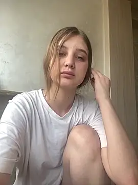 MollyDolle online show from June 15, 10:28 am