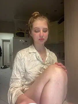 MollyDolle online show from June 19, 8:01 pm