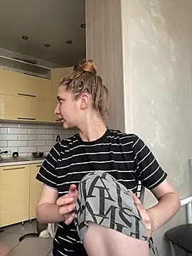 MollyDolle online show from July 17, 11:06 am