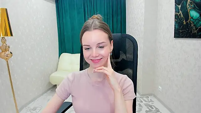 MileyWings online show from February 23, 5:50 pm