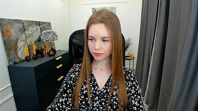 Snapshot of MileyWings chatting on March 26, 11:27 am MileyWings online show from March 26, 11:27 am