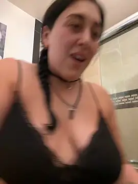 Snapshot of ThicBunz chatting on September 28, 4:40 am ThicBunz online show from September 28, 4:40 am