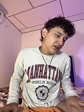 Snapshot of Nathan_Bluee chatting on October 31, 3:35 pm Nathan Bluee online show from October 31, 3:35 pm