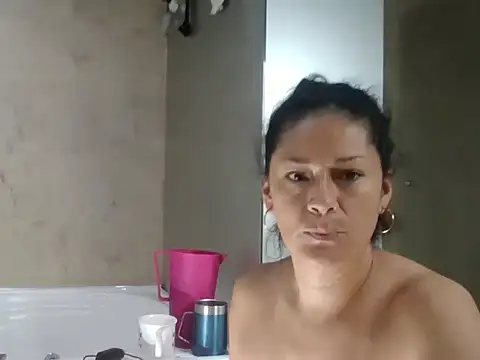 Snapshot of hornymilf_69xxx chatting on April 6, 5:47 pm hornymilf 69xxx online show from April 6, 5:47 pm