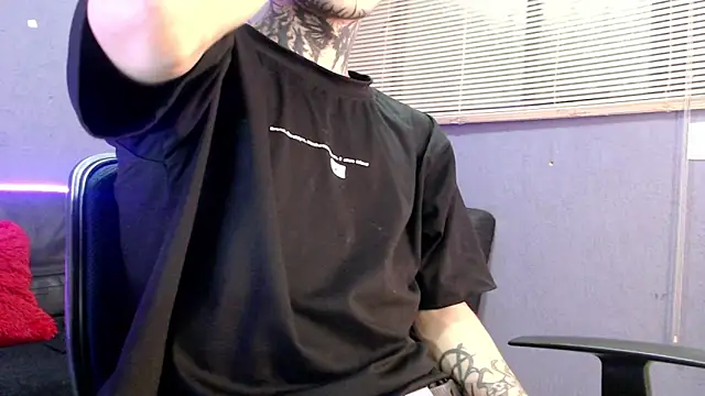 Snapshot of Andy_bapho chatting on September 27, 2:33 pm Andy bapho online show from September 27, 2:33 pm