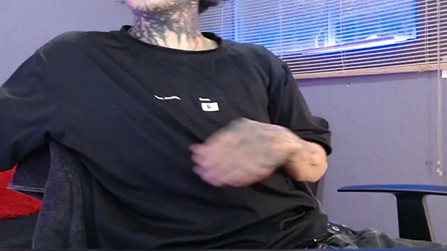 Snapshot of Andy_bapho chatting on November 10, 2:49 pm Andy bapho online show from November 10, 2:49 pm