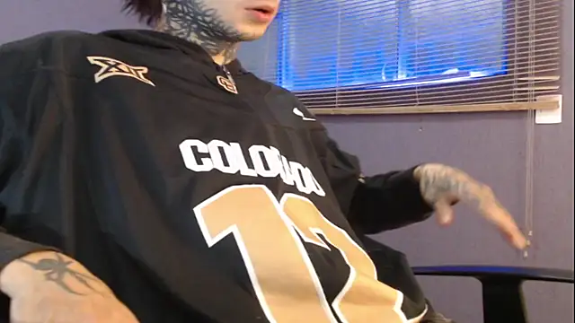 Snapshot of Andy_bapho chatting on December 17, 3:51 pm Andy bapho online show from December 17, 3:51 pm