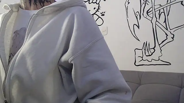 Snapshot of Andy_bapho chatting on April 6, 5:47 pm Andy bapho online show from April 6, 5:47 pm