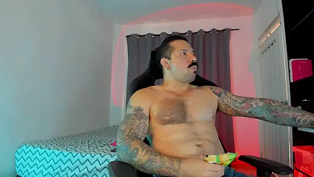 FreeLoveCouple online show from December 2, 3:18 pm