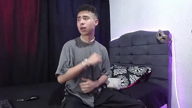 sexybat twink online show from December 10, 5:33 pm