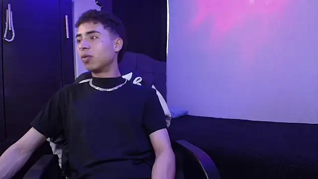 sexybat twink online show from February 12, 8:29 pm
