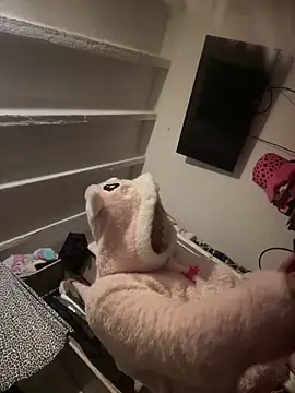 Snapshot of Khalyk_G chatting on November 25, 8:36 am Khalyk G online show from November 25, 8:36 am