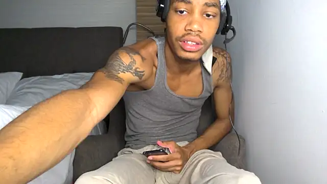 Skinnyblackman online show from May 1, 1:10 am