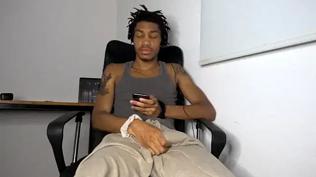 Skinnyblackman online show from May 17, 6:44 am