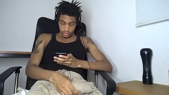 Skinnyblackman online show from May 24, 4:50 am