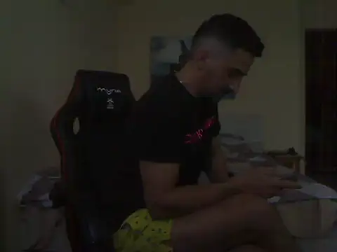 Snapshot of amydamarw chatting on December 15, 6:28 am amydamarw online show from December 15, 6:28 am