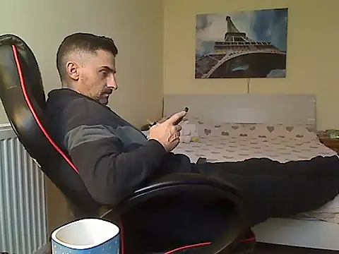 Snapshot of amydamarw chatting on December 18, 8:20 am amydamarw online show from December 18, 8:20 am