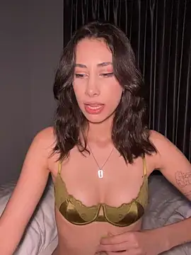Sophiehii online show from March 5, 2:23 pm