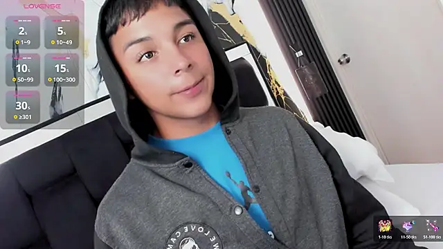 Snapshot of Seductivo_jr chatting on February 13, 3:46 am Seductivo jr online show from February 13, 3:46 am