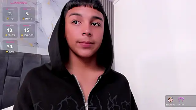 Snapshot of Seductivo_jr chatting on February 15, 3:47 am Seductivo jr online show from February 15, 3:47 am