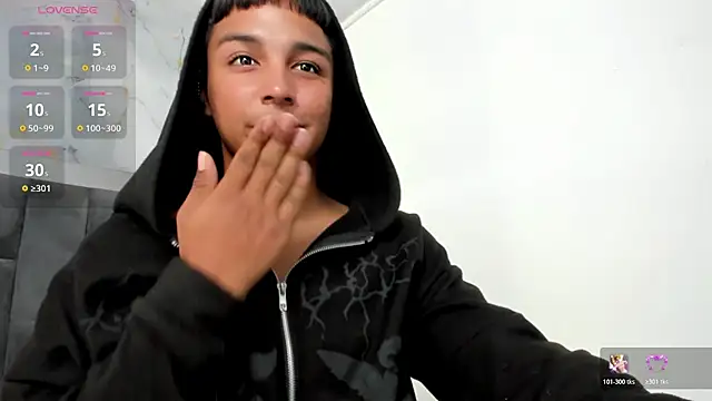 Snapshot of Seductivo_jr chatting on February 15, 7:51 am Seductivo jr online show from February 15, 7:51 am