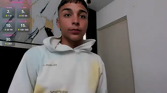 Snapshot of Seductivo_jr chatting on February 19, 4:19 am Seductivo jr online show from February 19, 4:19 am