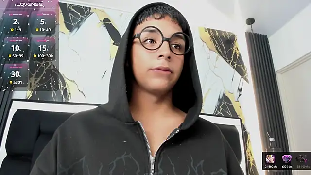 Snapshot of Seductivo_jr chatting on March 1, 6:48 am Seductivo jr online show from March 1, 6:48 am