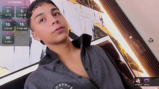 Snapshot of Seductivo_jr chatting on March 6, 6:10 am Seductivo jr online show from March 6, 6:10 am