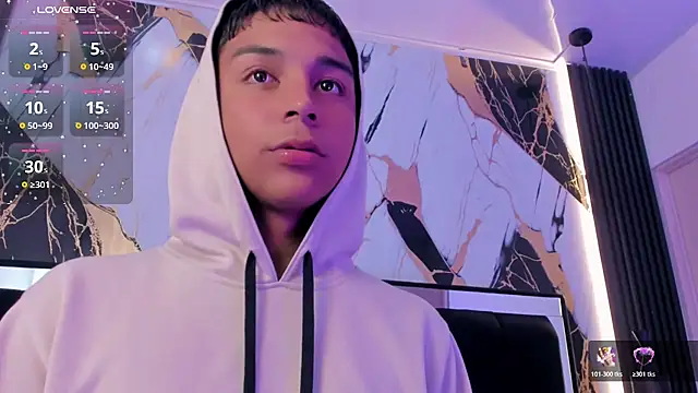 Snapshot of Seductivo_jr chatting on March 10, 5:56 am Seductivo jr online show from March 10, 5:56 am