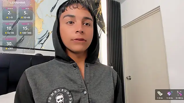 Snapshot of Seductivo_jr chatting on March 20, 6:51 am Seductivo jr online show from March 20, 6:51 am