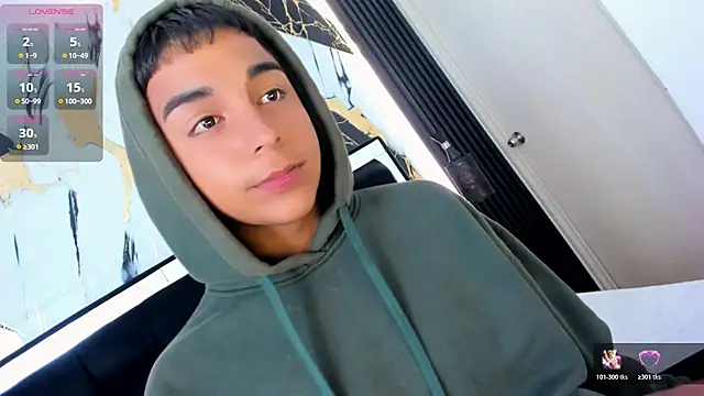 Snapshot of Seductivo_jr chatting on April 5, 6:32 am Seductivo jr online show from April 5, 6:32 am